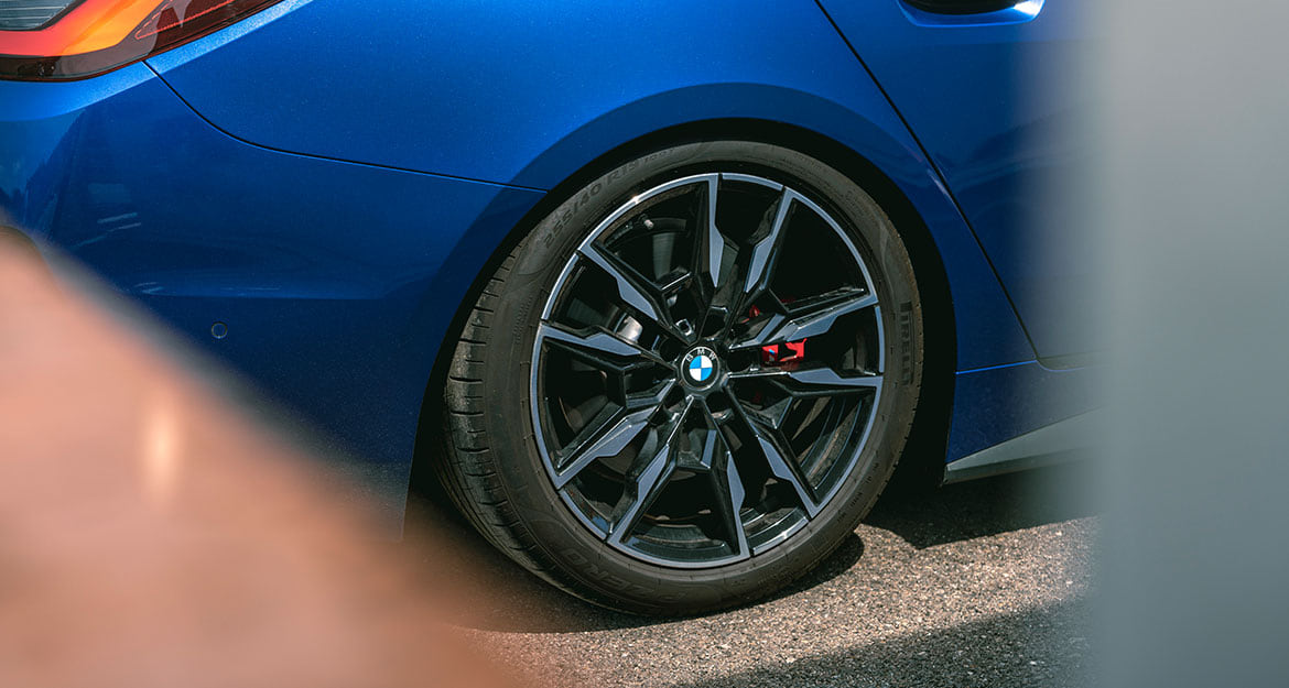 To opt for a sportier look, the 4-series BMW can be lowered from 30 to 50 or 40 to 60 millimeters depending on the variant