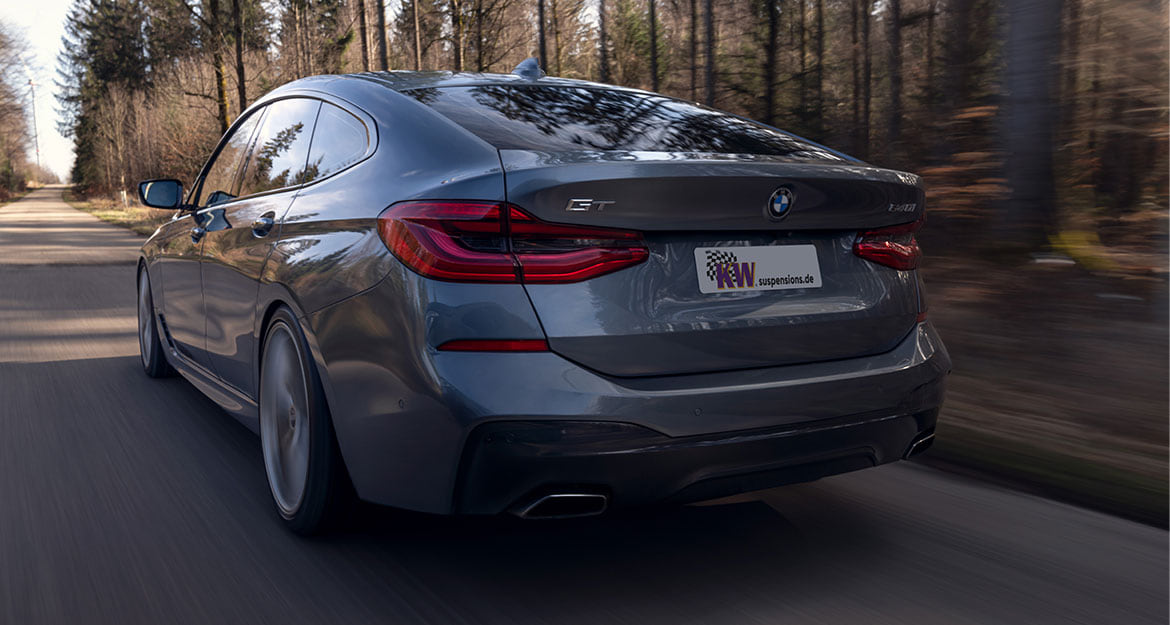 The 6-series BMW GT was equipped with V3 coilover kit at the front axle. At the rear axle, we adapted the BMW air suspension system to the V3 damper