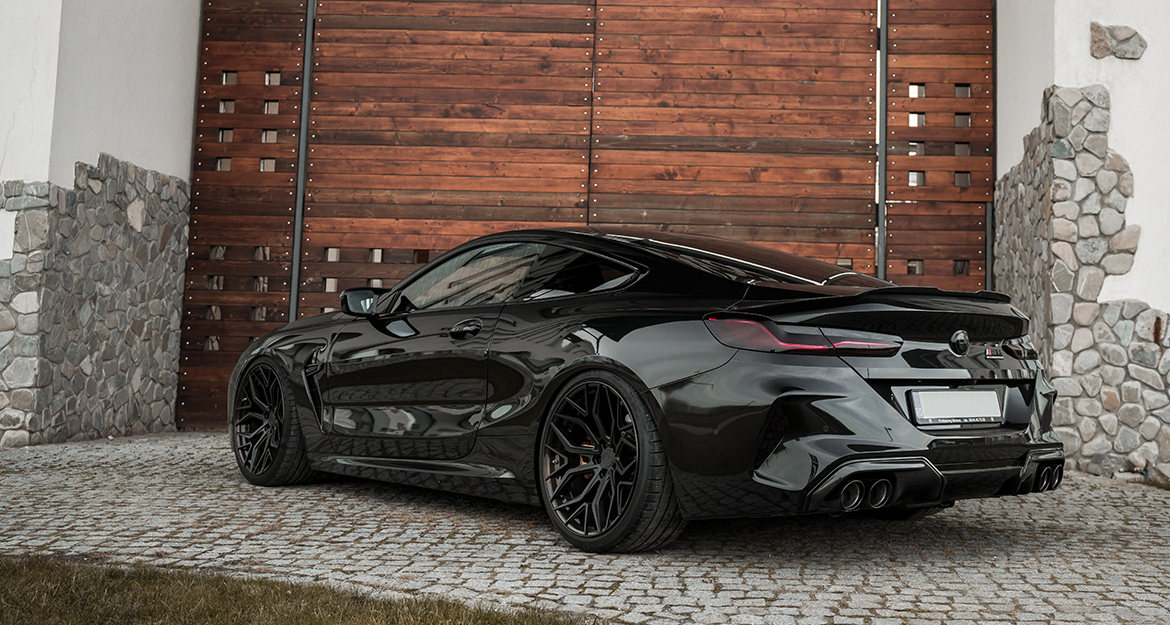 The damper technology developed by KW automotive, which is also used in the original equipment of the limited production series BMW M4 GTS, ensures a significant plus in cornering stability even at high velocities.