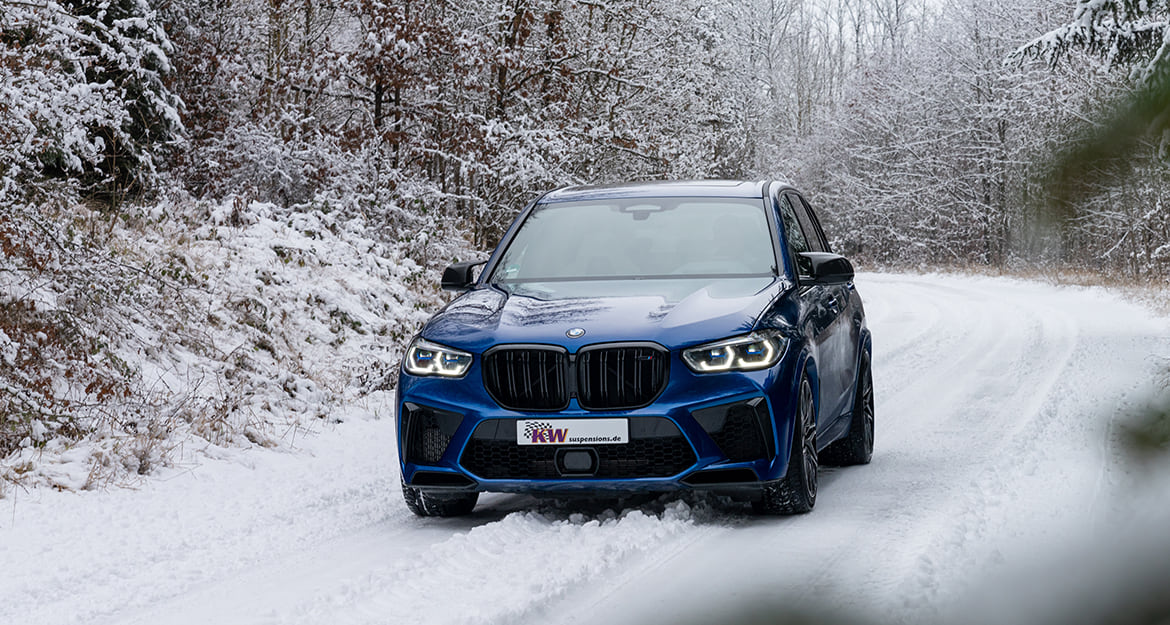 In addition to the driving dynamics and an advantage in driving safety due to the more precise handling, the suspension dampens much more harmoniously on transverse joints and bumps, and the level of residual comfort is surprisingly high.