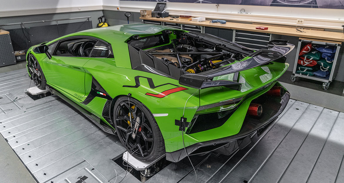 The Lamborghini Aventador SVJ with its so-called ALA concept for better aerodynamics