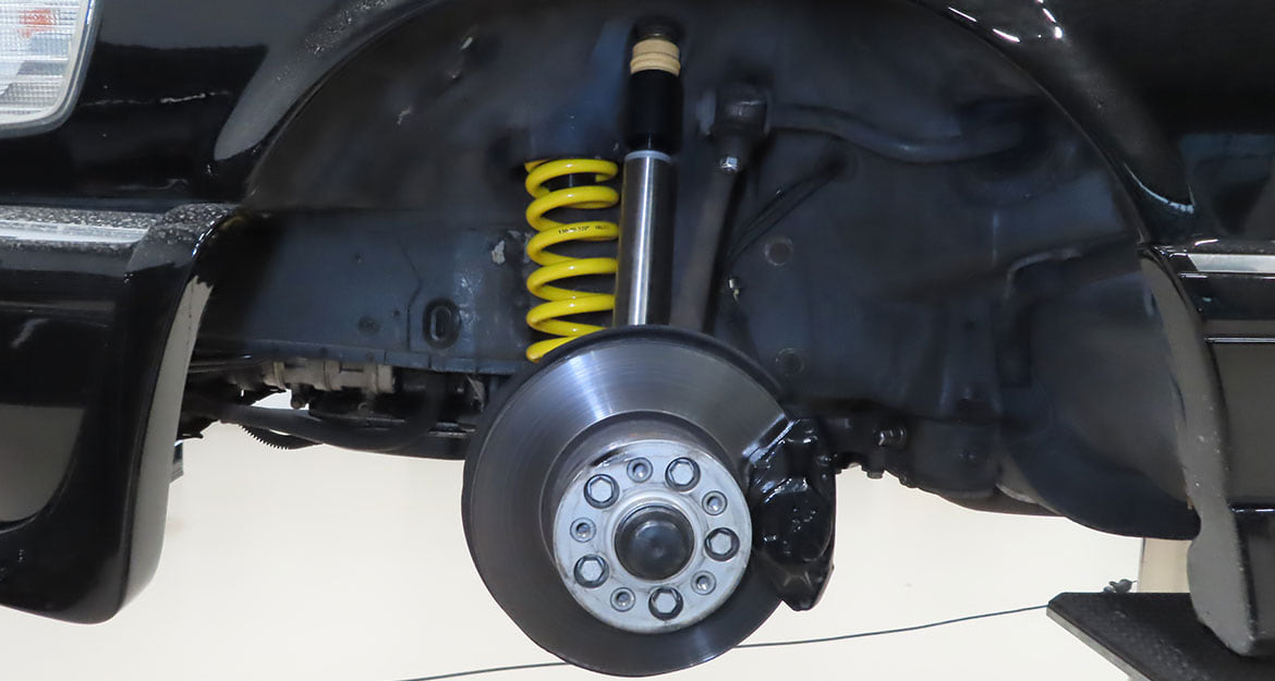 The KW DDC plug & play coilovers need to be installed only on the front axle of the i4 eDrive40.