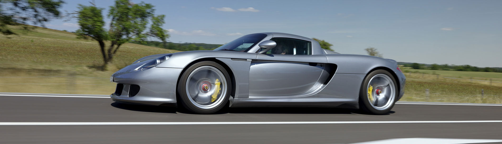 We refine the Porsche Carrera GT supercar with our KW V5 coilover kit. Moreover, you can order a hydraulic lift system optionally.