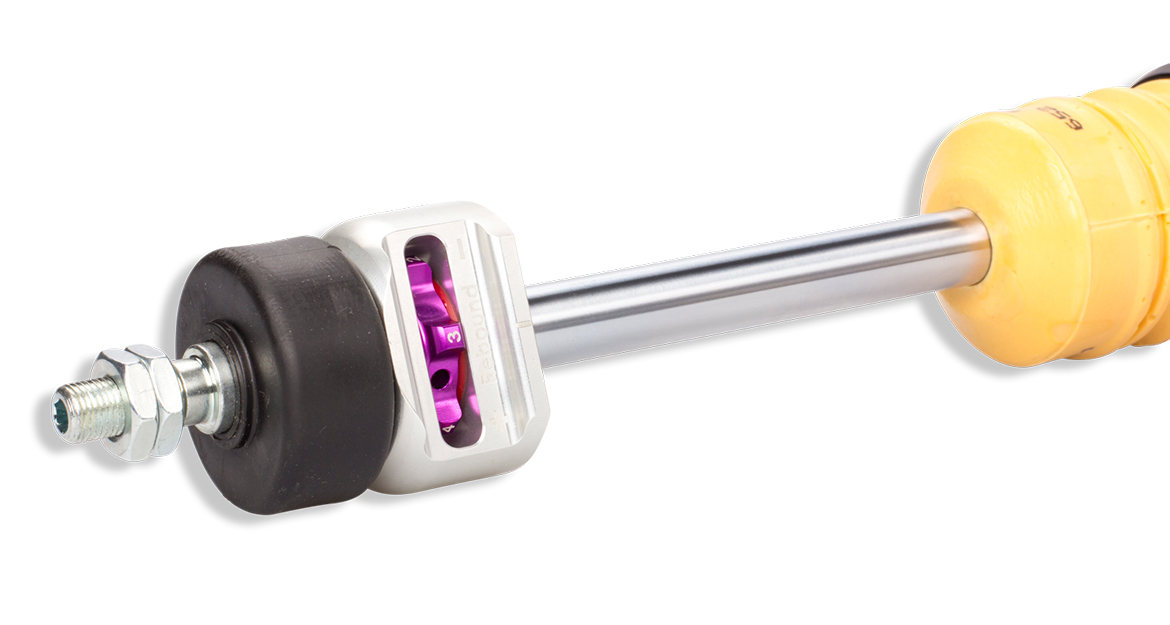 On top of the piston rod the rebound forces can be adjusted with 16 clicks.