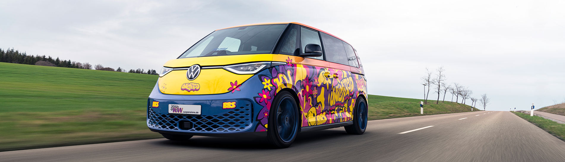 The VW ID Buzz is equipped with a KW V3 coilover kit and BBS CI-R Unlimited wheels. Moreover, we gave the Buzz an eye-catching flower-power look.