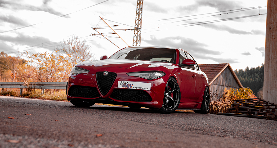 An Alfa Romeo Giulia Veloce with a KW coilover suspension can be continuously lowered up to 55 millimetres.