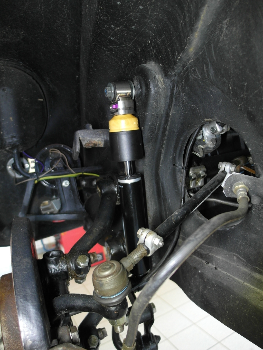 As suspension manufacturer we also put a great value on the fact that there are no changes necessary at the installation points.